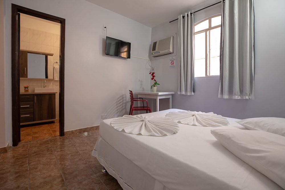 ROOM, QUADRUPLE