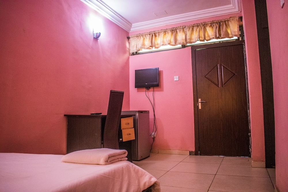 Dbi Guest House 15/50