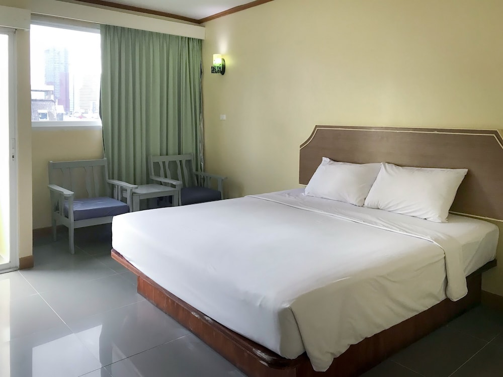 J TWO S Pratunam Hotel 2/19