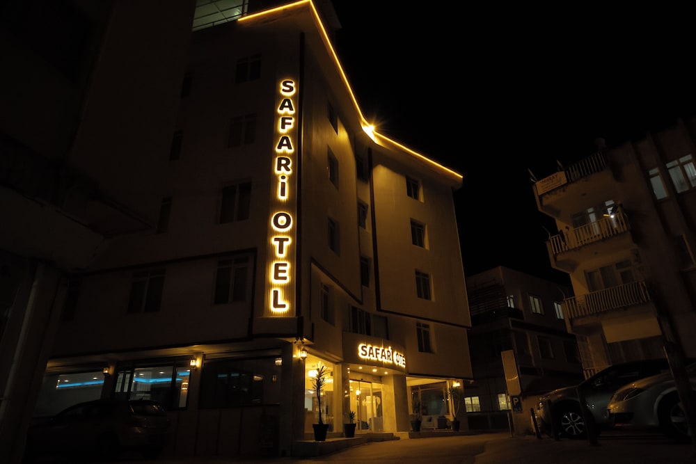 Safari Hotel 2/34