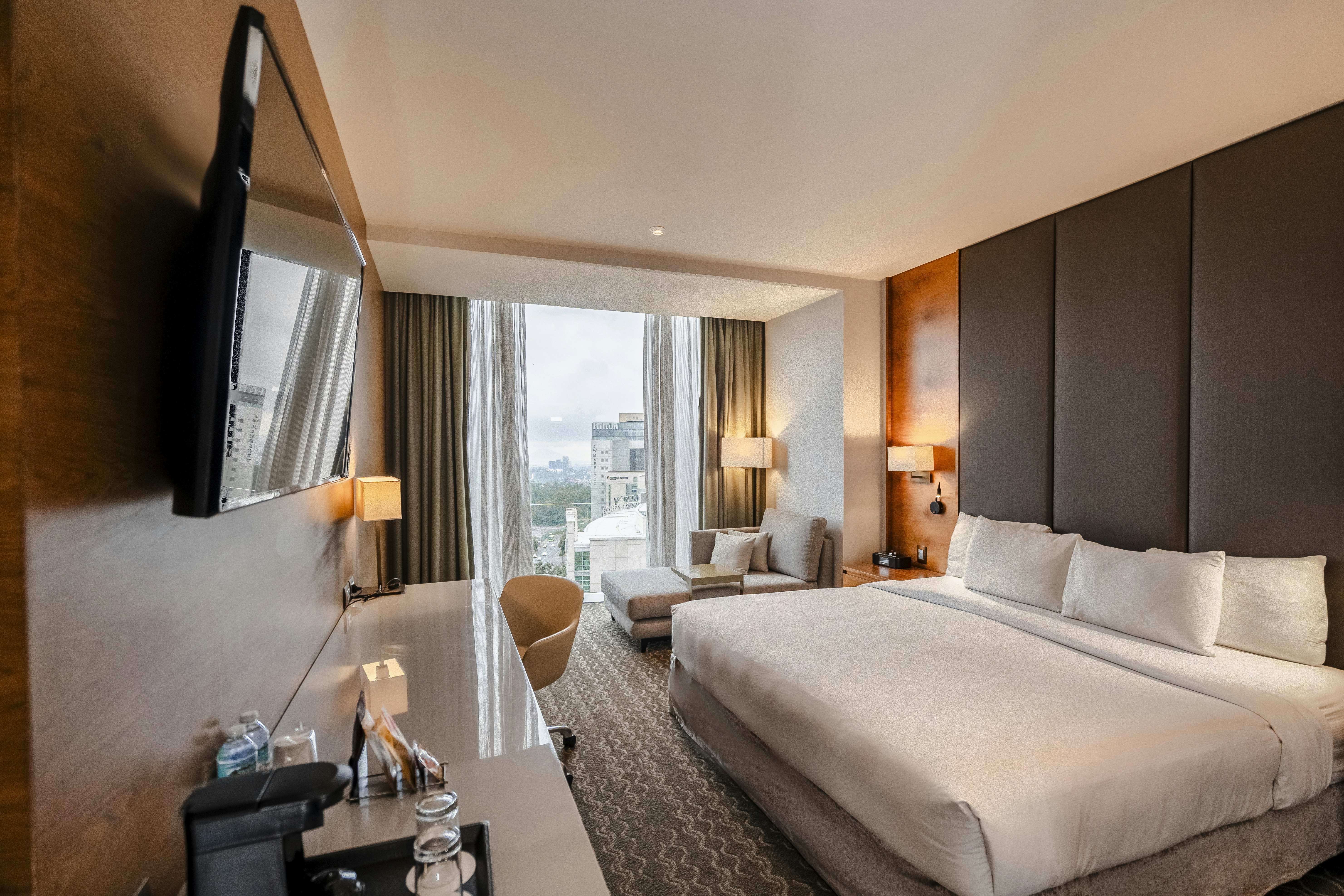 JUNIOR SUITE, KING BED