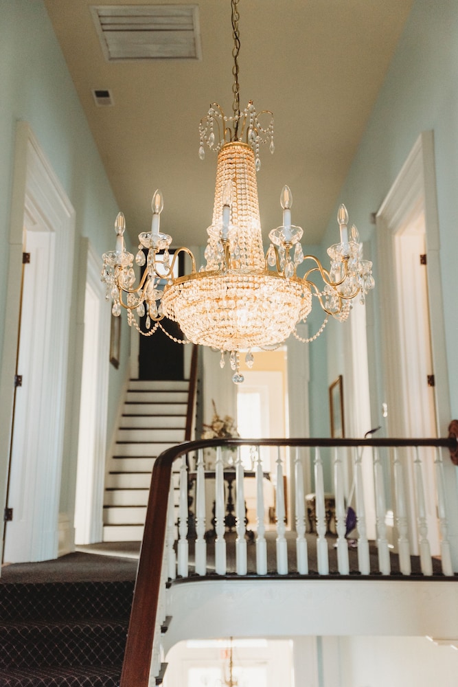 The Pepin Mansion Historic B&B 35/50