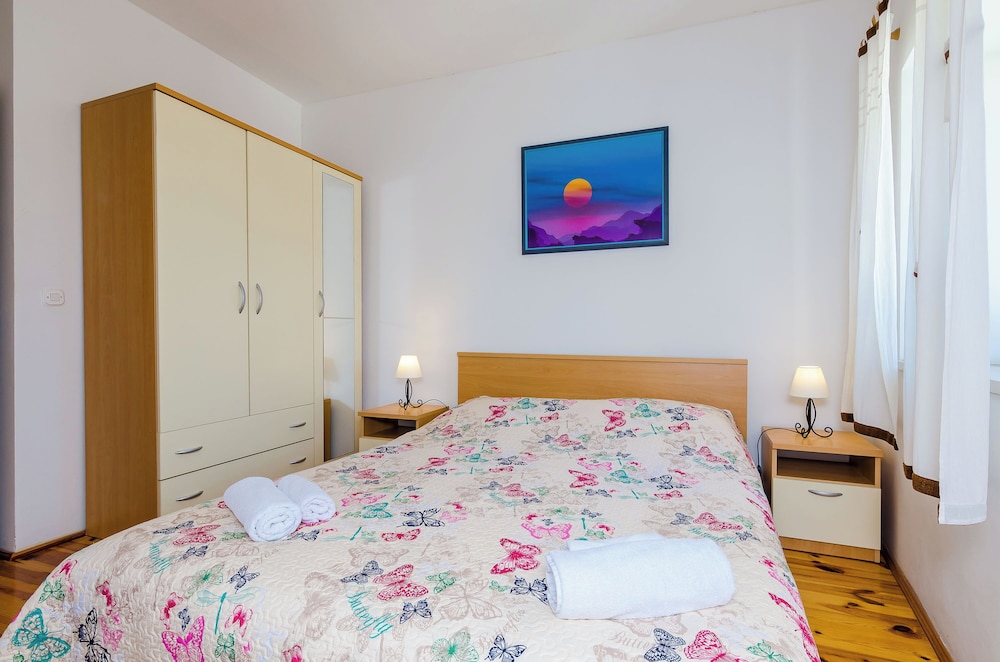 ORKA APARTMENTS 9/75