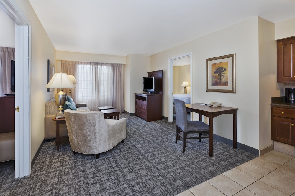 Staybridge Suites Lansing-Okemos 48/84