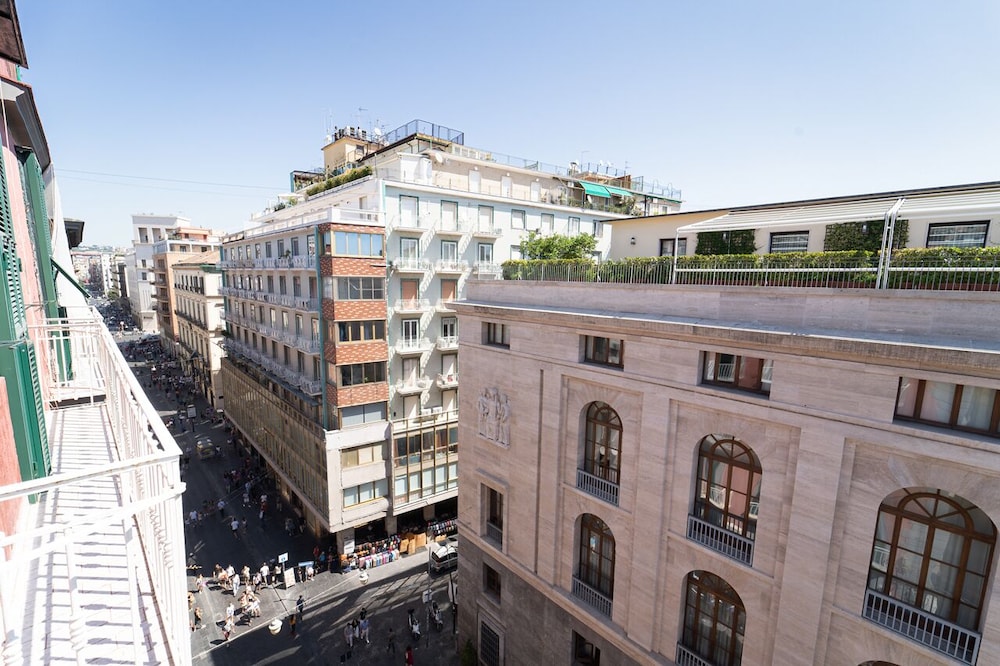 H. G. Boutique Toledo Napoli Centro 4/60
