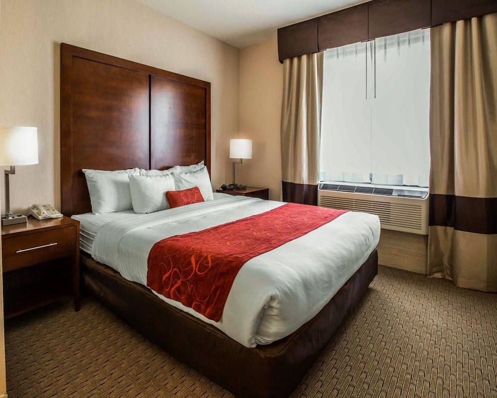 Spark by Hilton Stafford Sugar Land 7/40