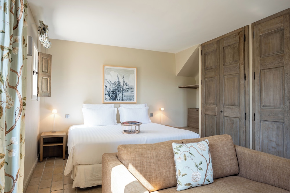 Charming, King Bed