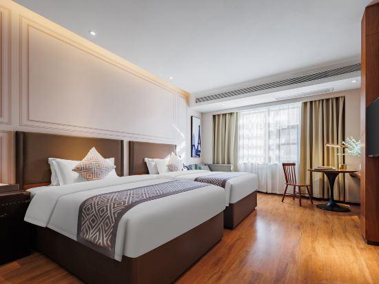 DELUXE, 2 BEDS