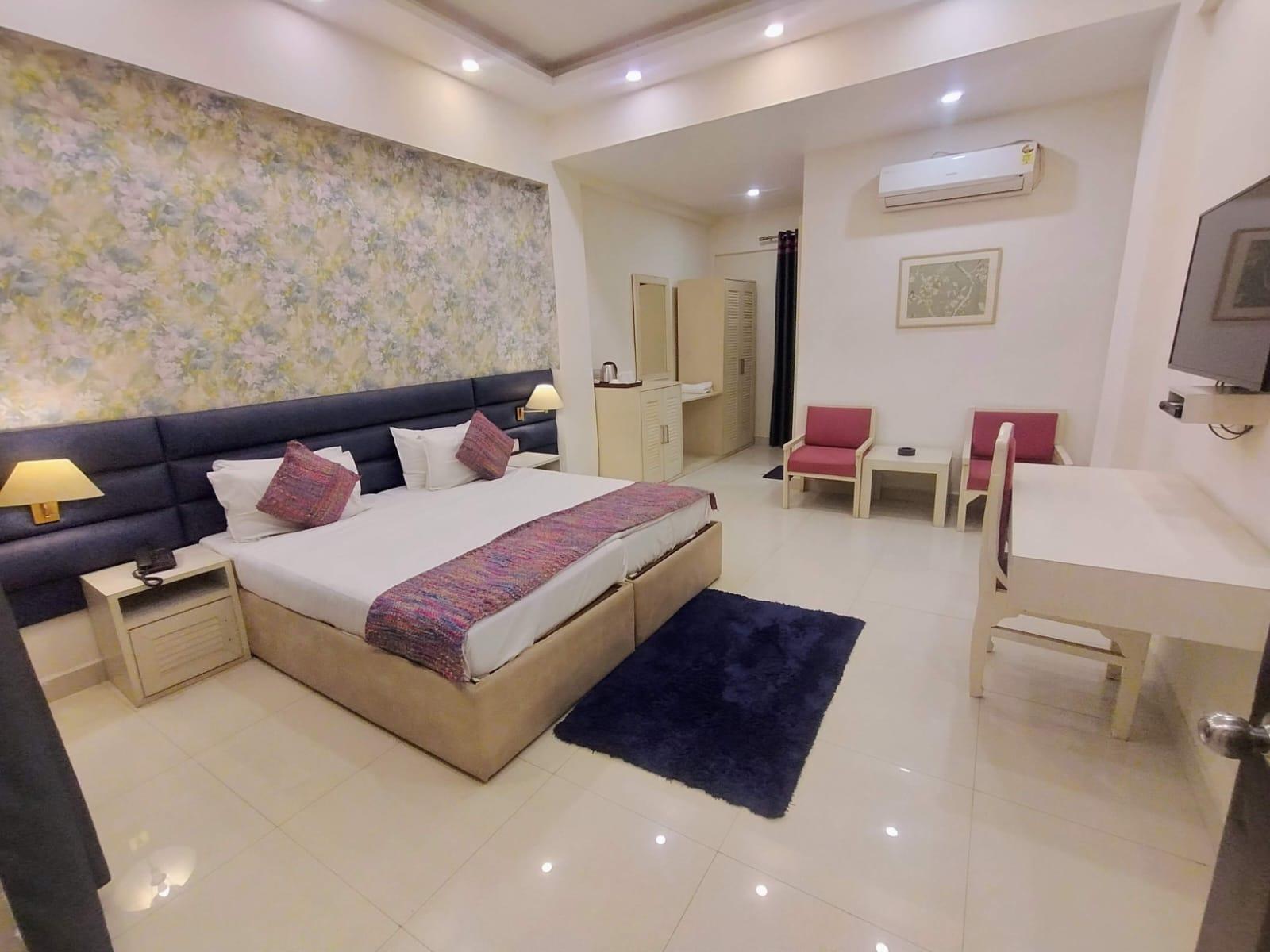 HOTEL SAMRAT 10/19