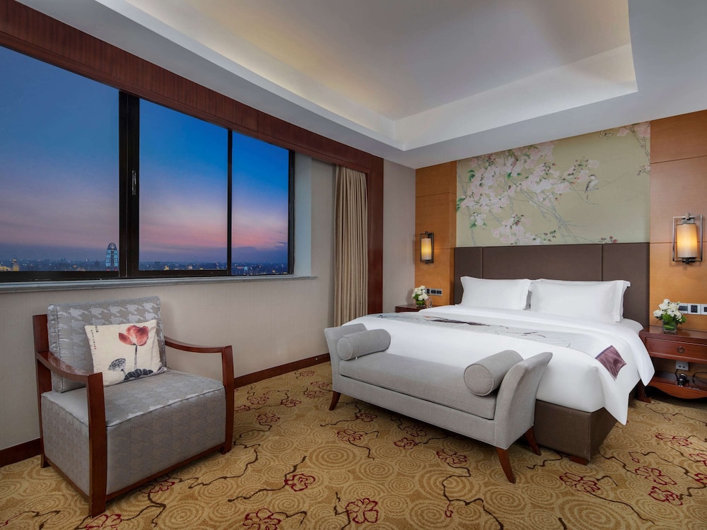 Enlux Hotel (Baotu Quanquan City Plaza) 18/59