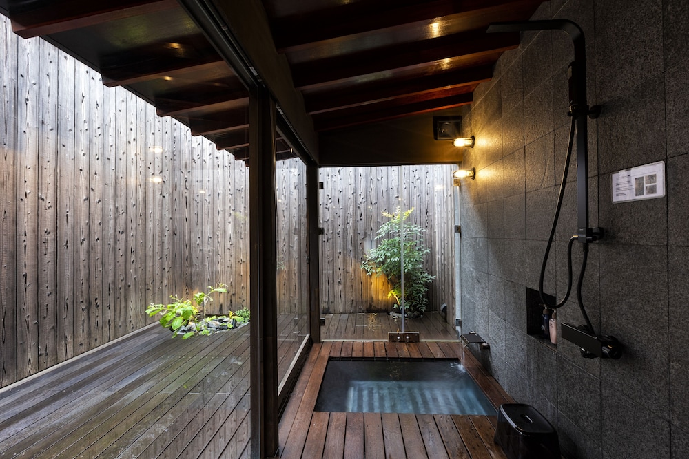 Rinn Premium Machiya Townhouse Kyoto Nijo Castle North [VR] 30/50