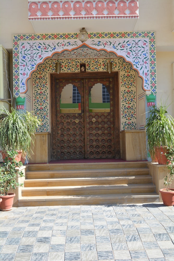 Hotel Laxmi Niwas 8/62
