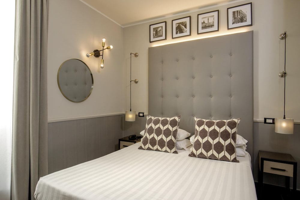 Petite, Double Bed, Via Del Corso 81