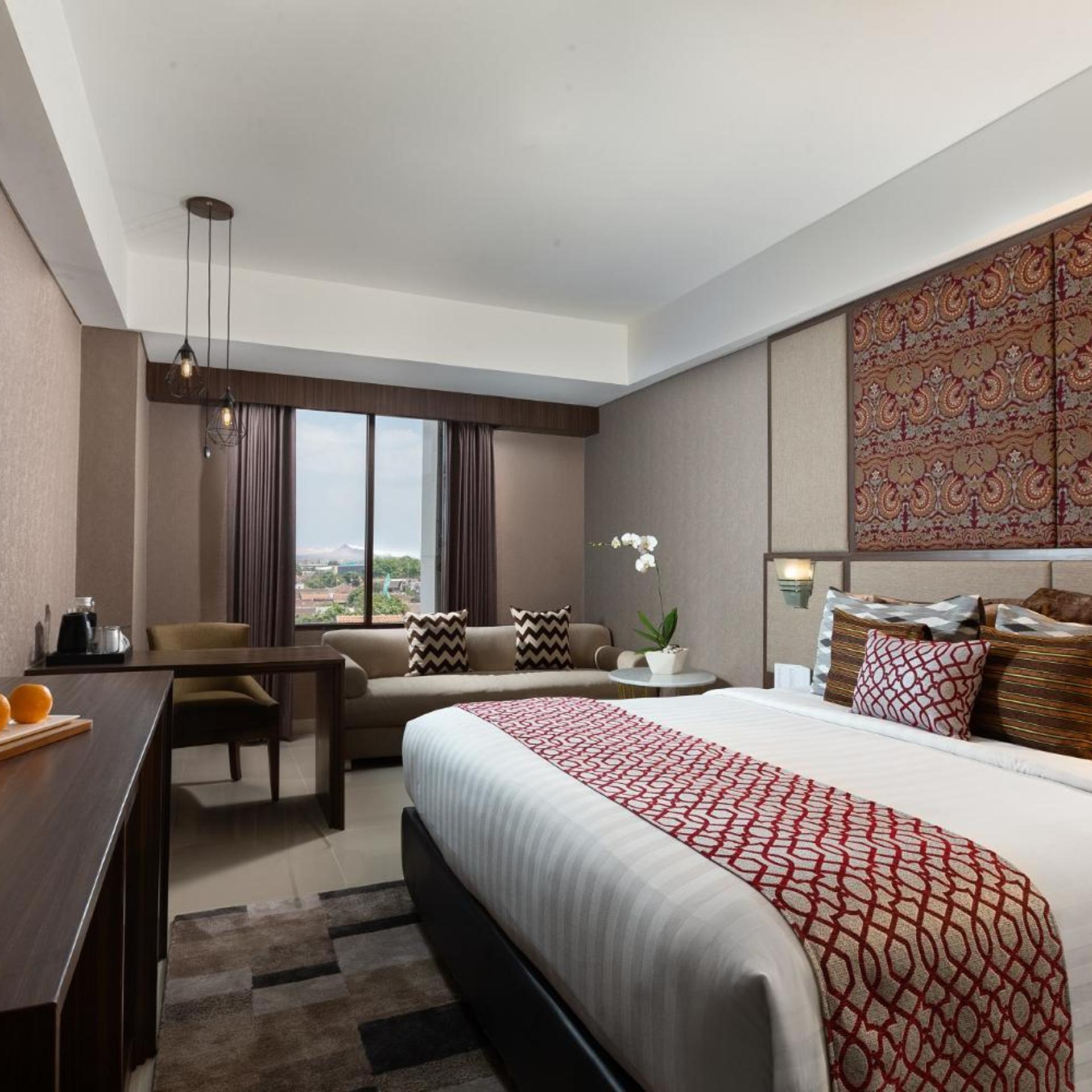 غرفة ديلوكس بسرير كينج، The Alana Hotel & Conference Center Malioboro Yogyakarta By Aston 2/8