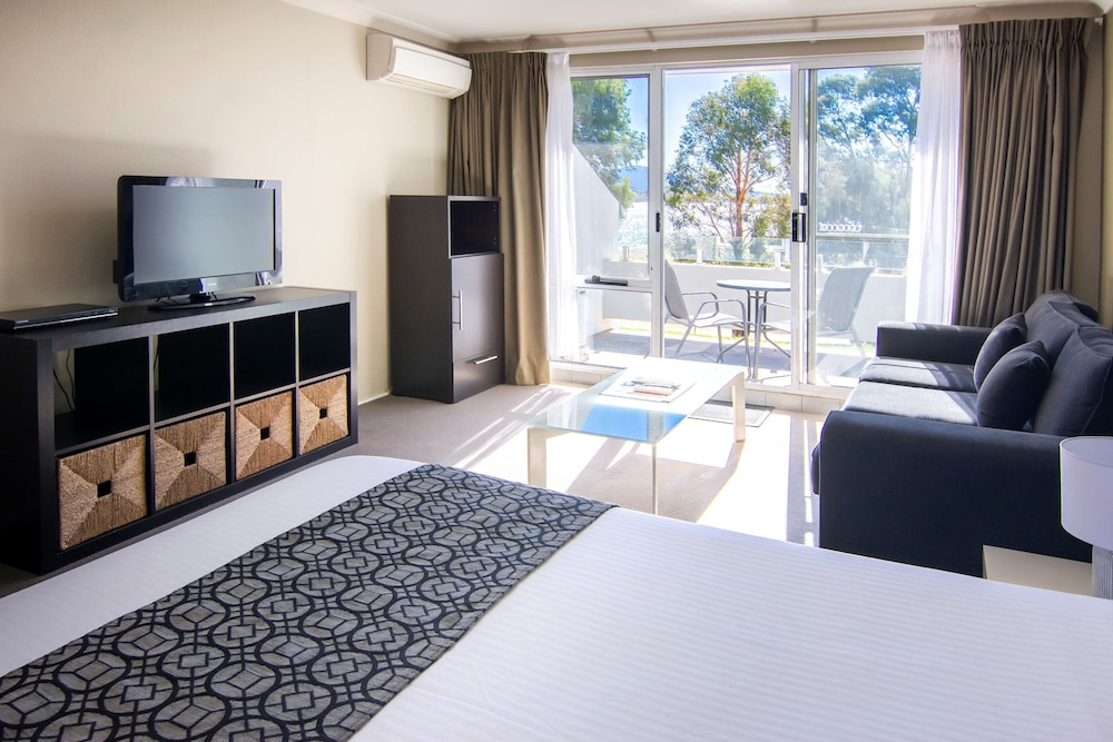 Horizons Lake Jindabyne 33/80
