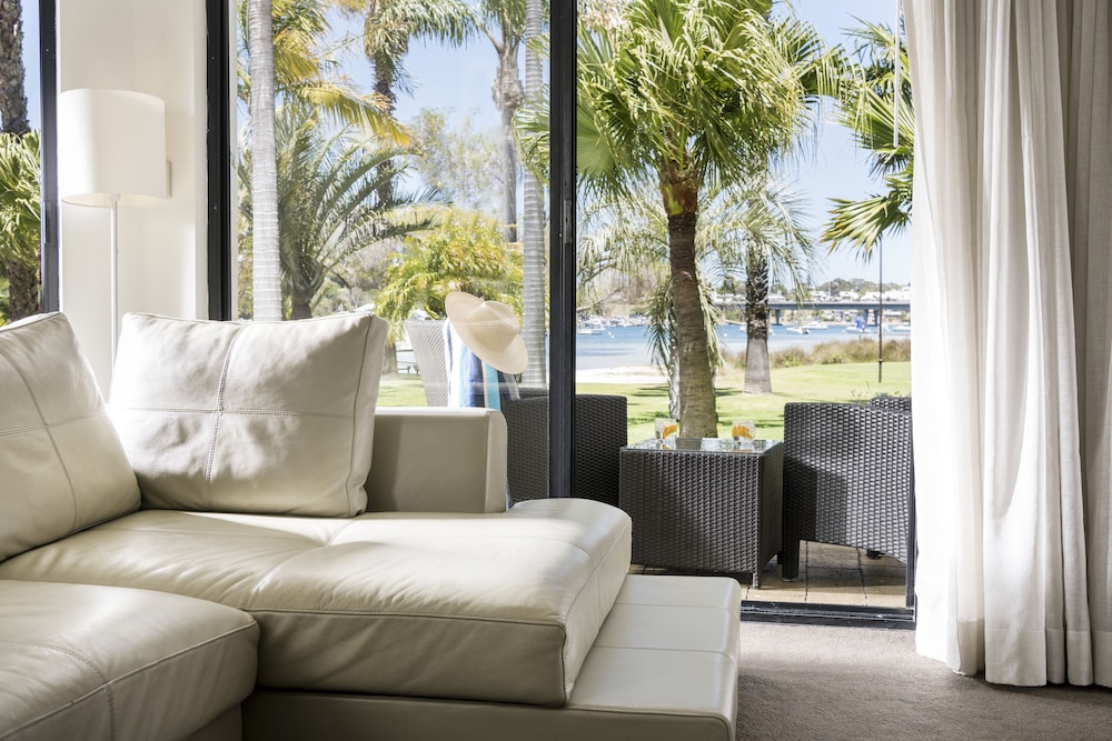 Pier 21 Apartment Hotel 24/60