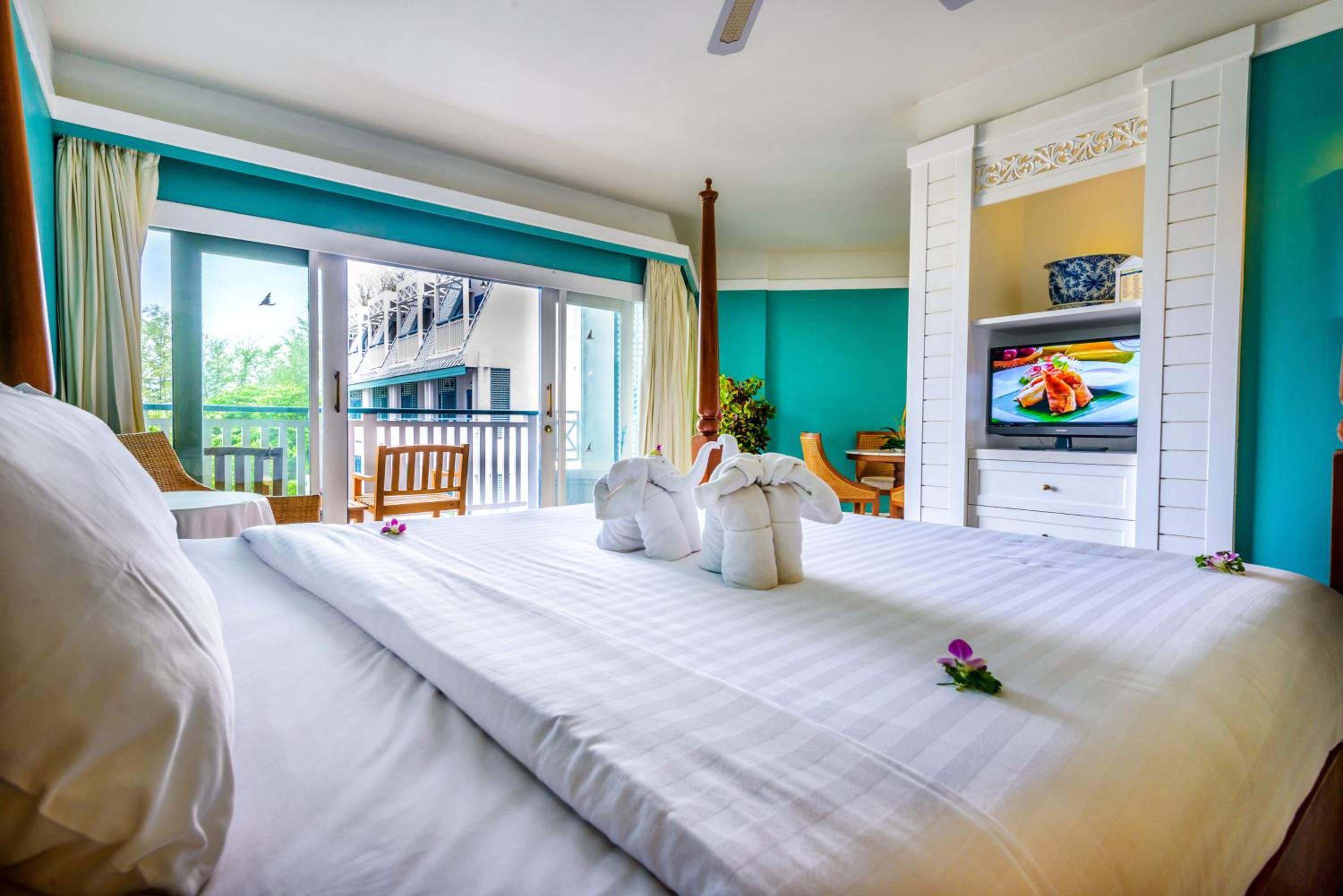 Deluxe, Double or Twin Bed