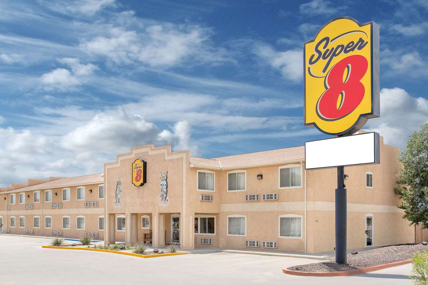 Super 8 Bloomfield 2/4