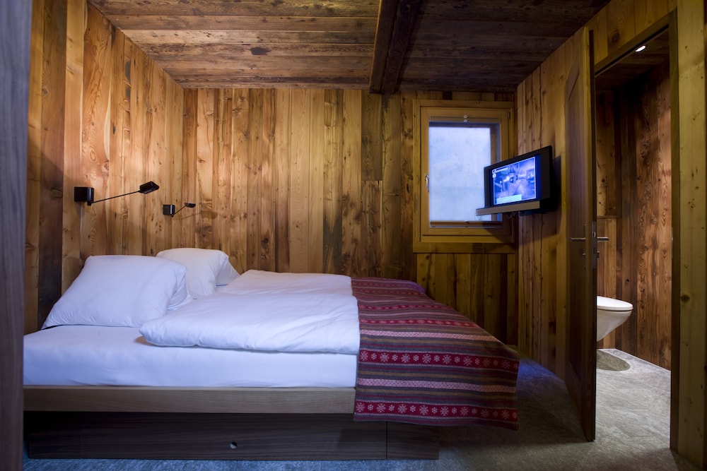 2 BEDROOMS, APARTMENT