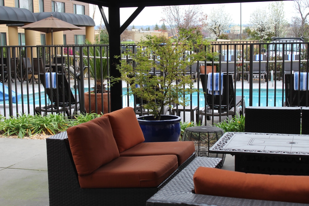 Oxford Suites Chico 39/56