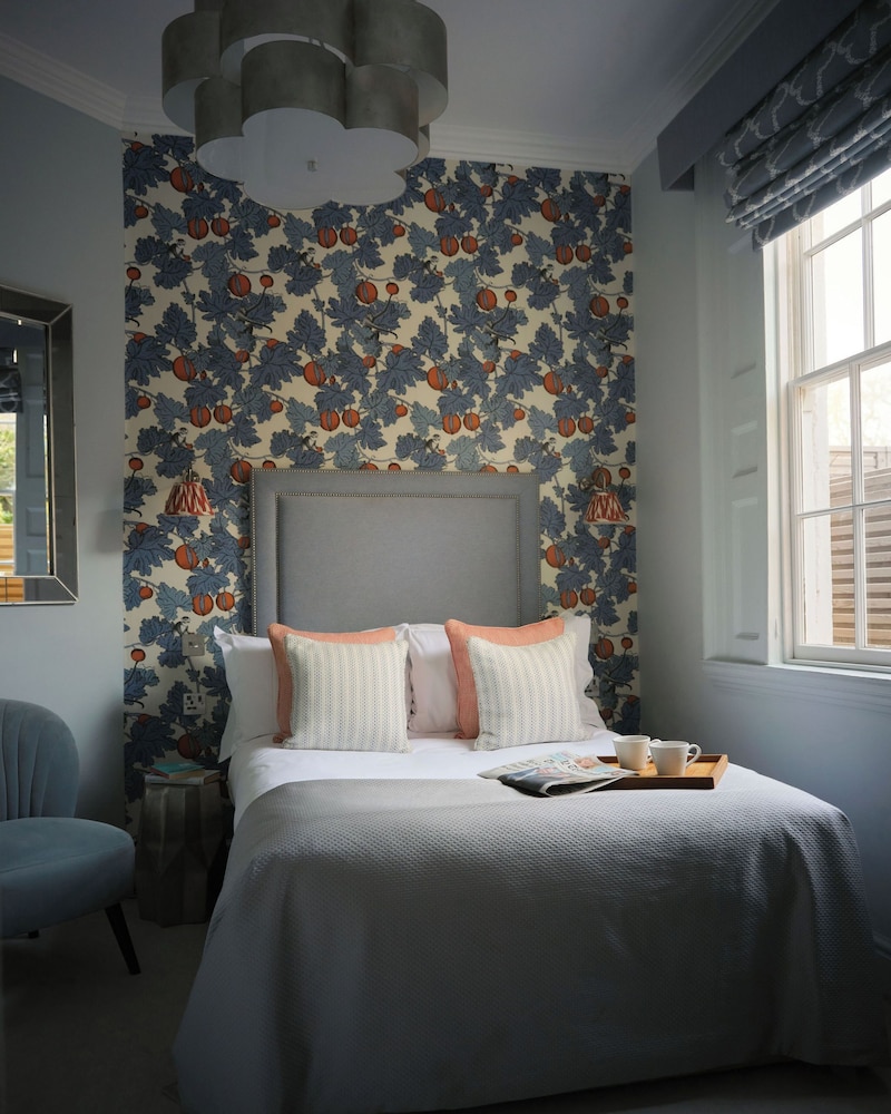 CLUB, DOUBLE BED