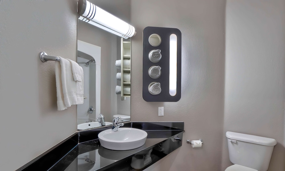 Motel6 Benbrook, TX - Fort Worth 36/38