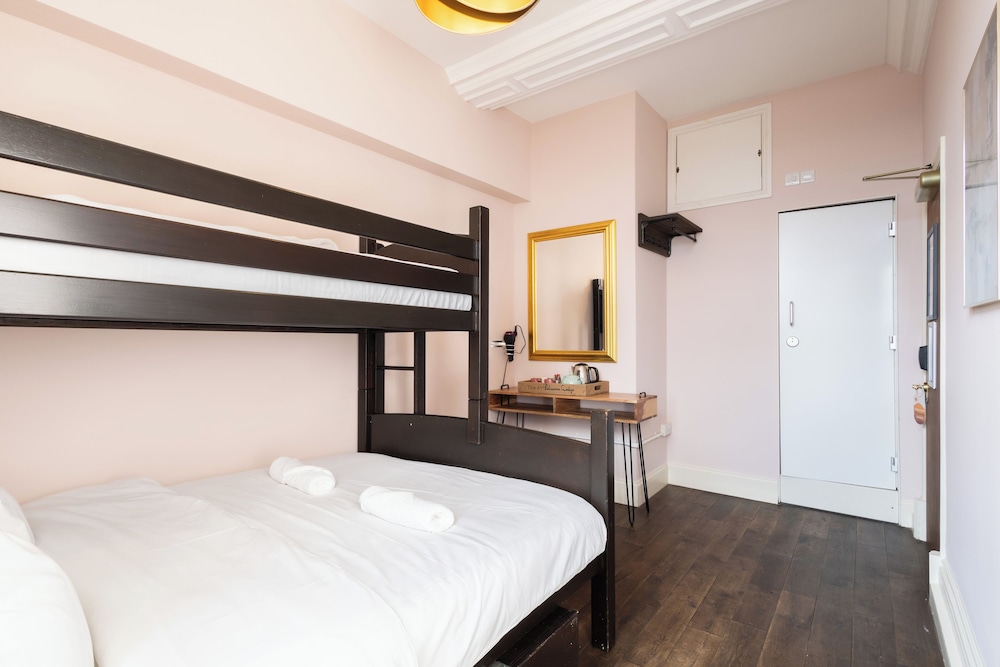 ROOM, TRIPLE