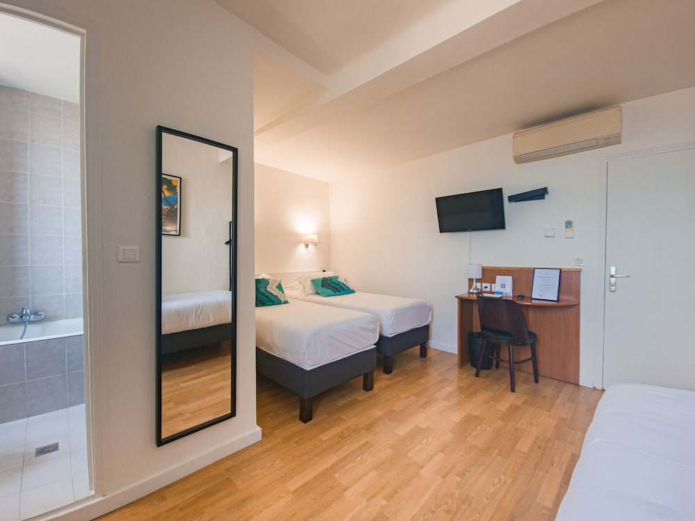 غرفة كومفورت ثلاثية بسرير مزدوج وسرير فردي بإطلالة على البحر، Hotel Posta Vecchia 10/10