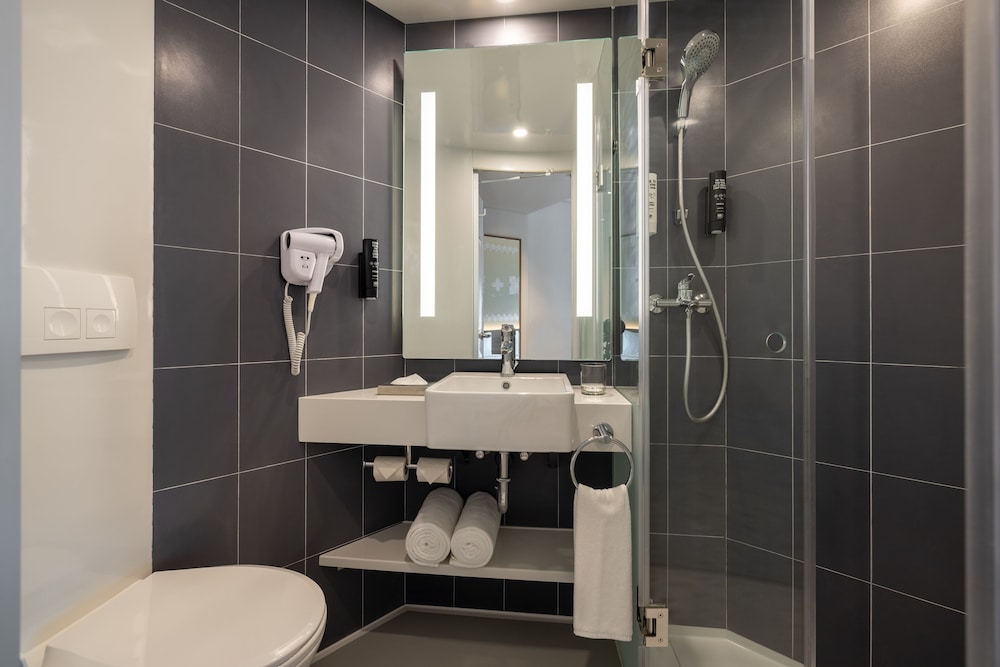 ibis Thane 49/49