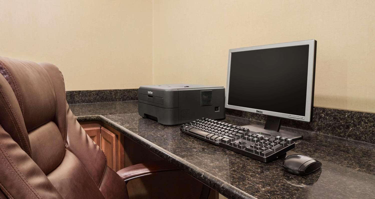 Country Inn and Suites By Radisson Crestview FL 16/19