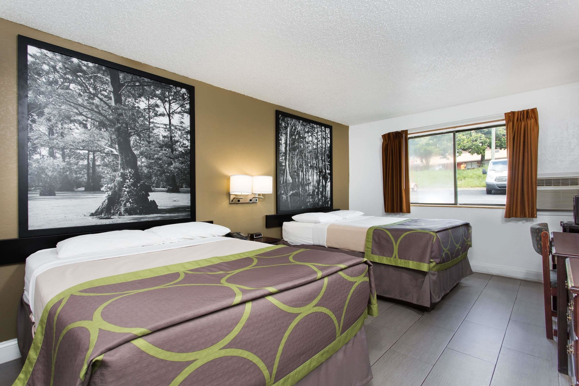 STANDARD, 2 DOUBLE BEDS