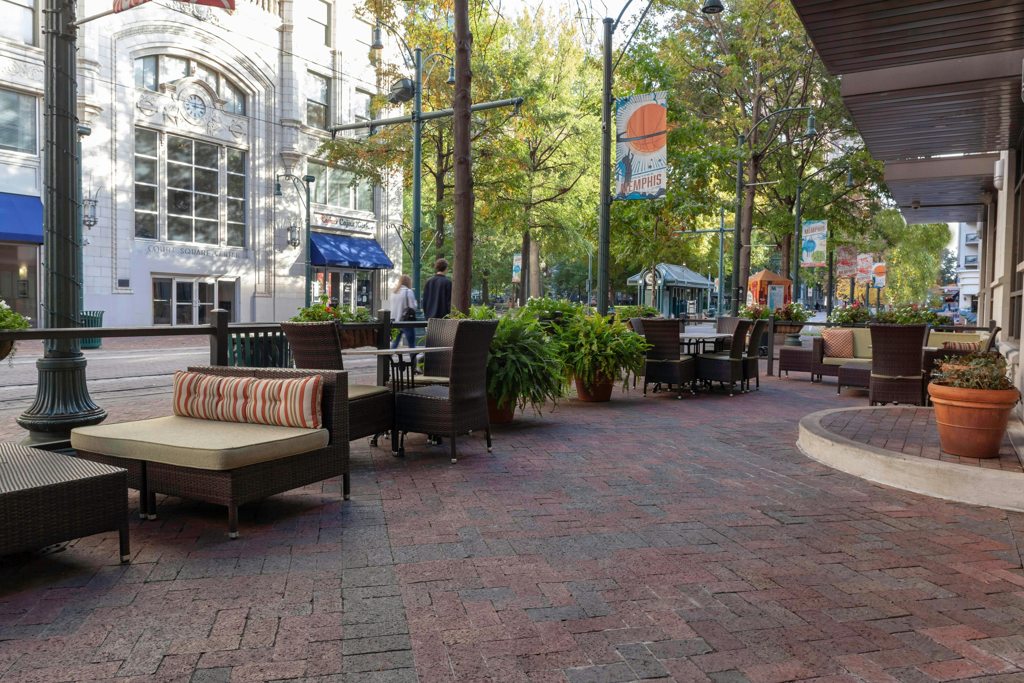 Courtyard By Marriott Downtown Memphis 14/27
