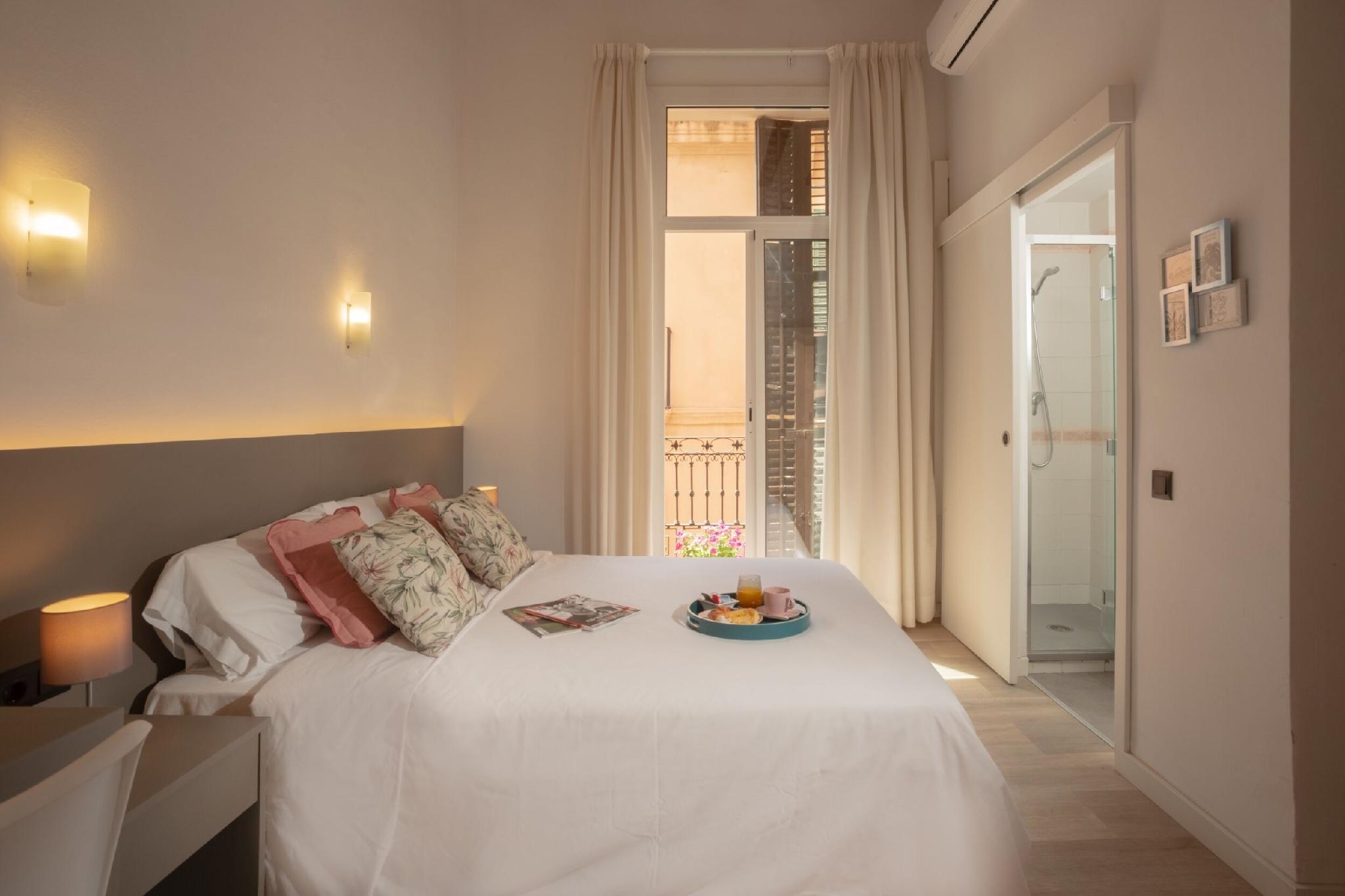 Antonios Hostal 6/25