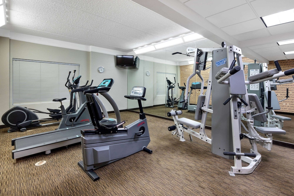 La Quinta Inn and Suites by Wyndham Greenville Haywood 36/68