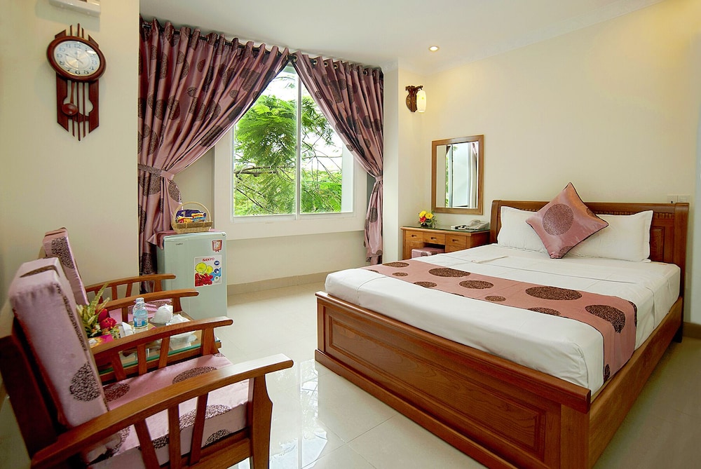 SUPERIOR, DOUBLE OR TWIN BED