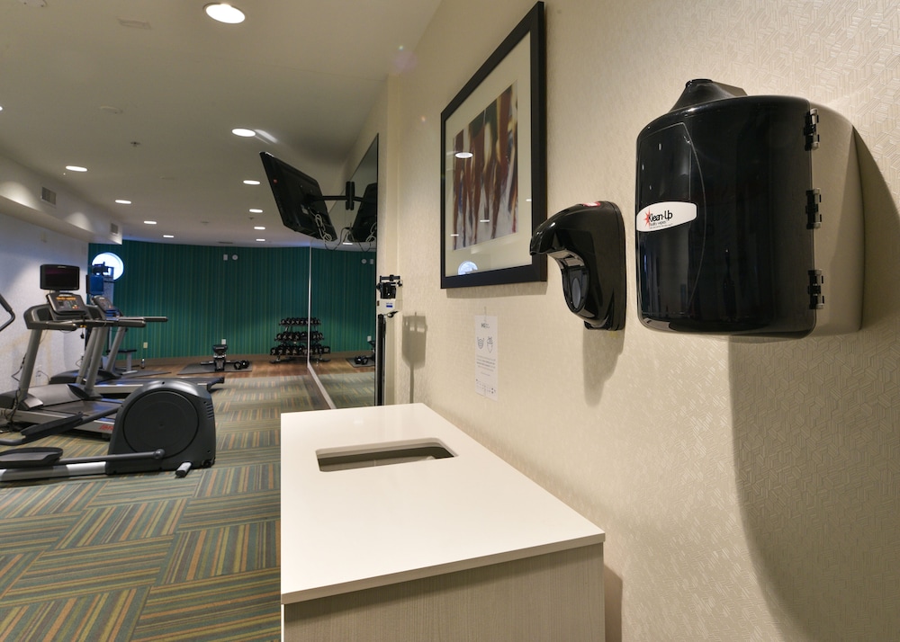 Holiday Inn Express Hotel & Suites Corona 18/57