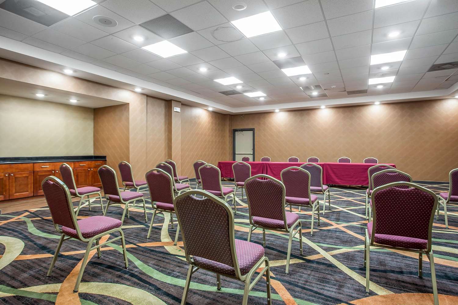 Clarion Hotel Fort Mill Near Amusement Park 24/35