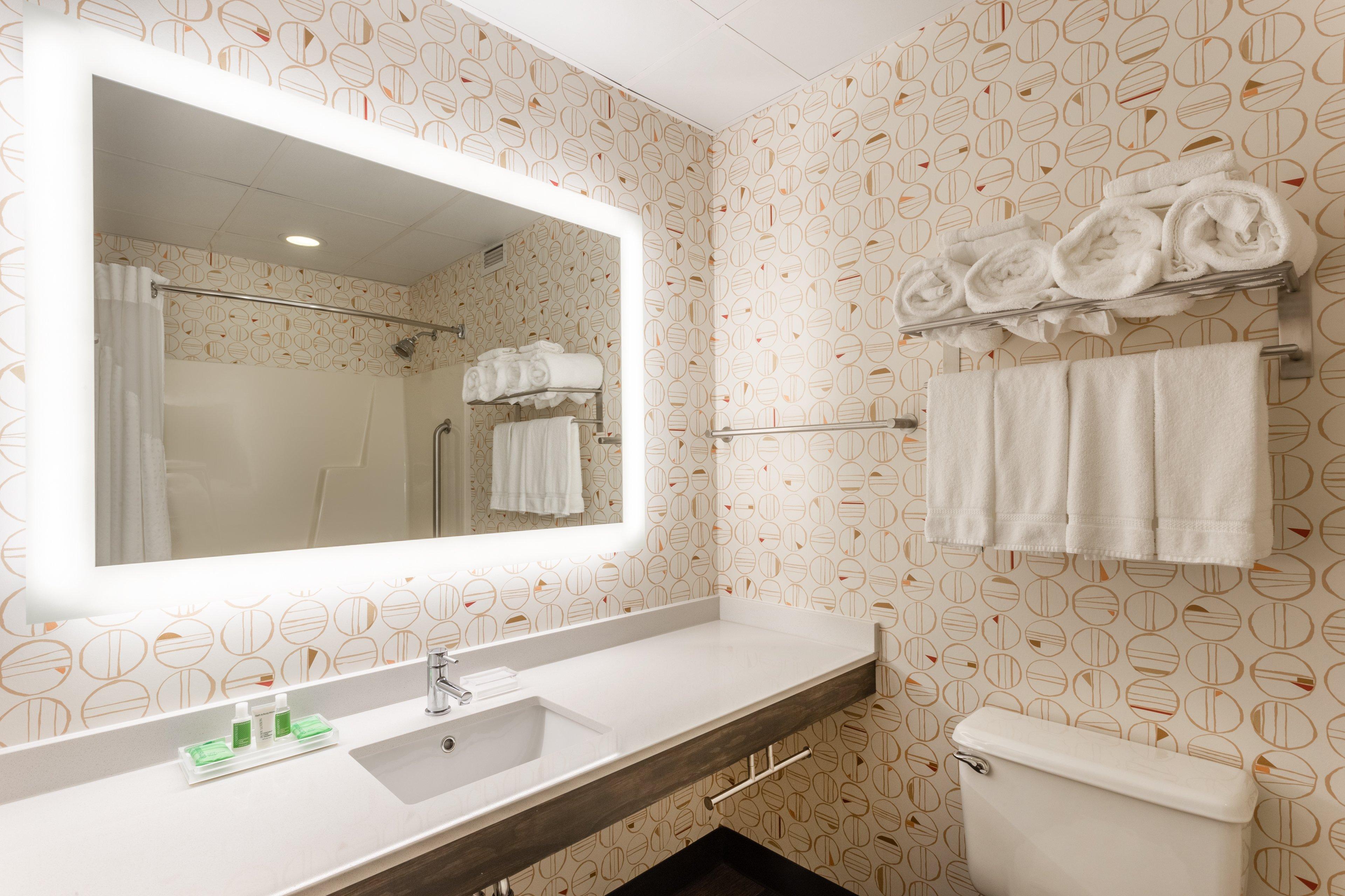 غرفة بسرير كوين، Holiday Inn Philadelphia South-Swedesboro 2/2