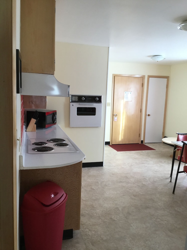 Cedars Motel 57/72