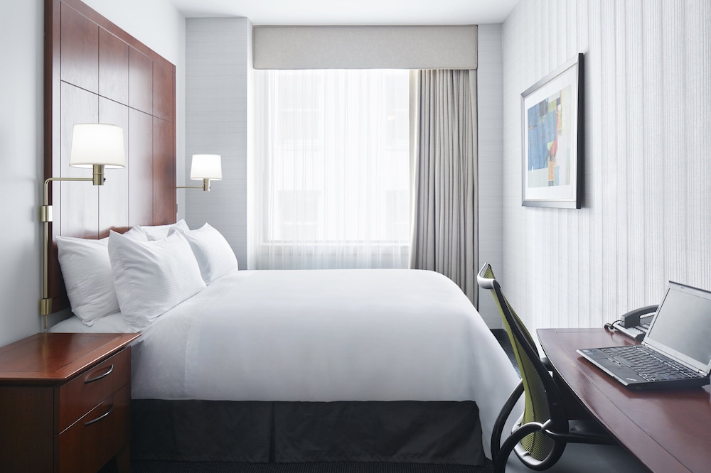 Central Loop Hotel 8/54