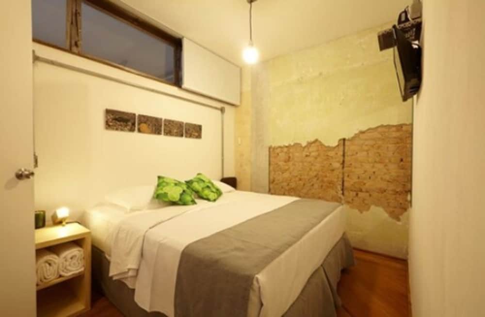 BASIC, DOUBLE OR TWIN BED