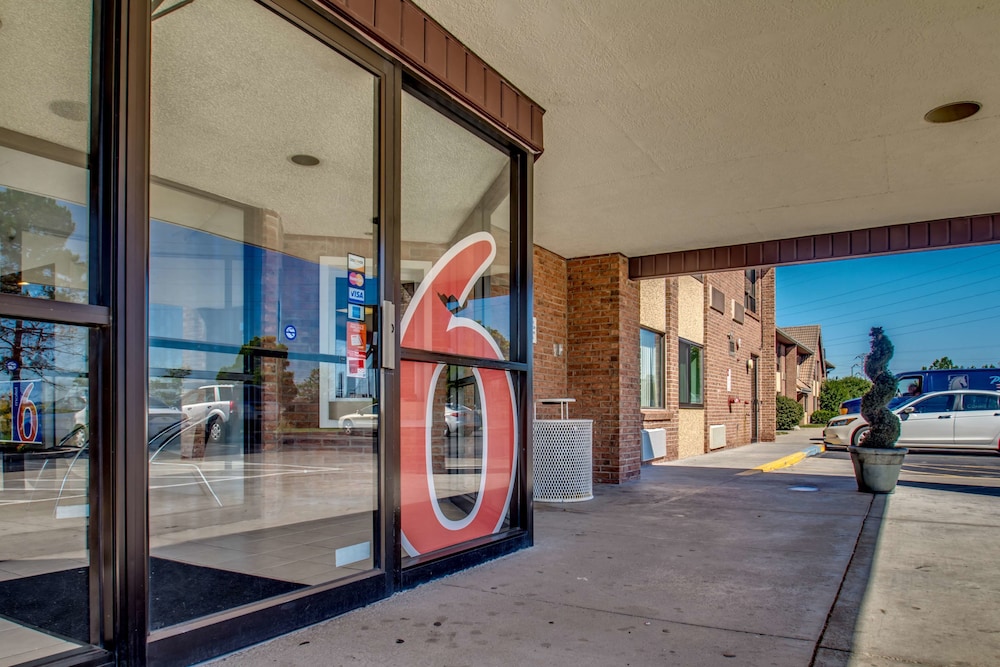 Motel6 Amherst, NY - Buffalo 35/44