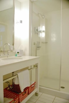 Holiday Inn Express Columbus Airport Easton Ex Four Points By Sheraton Columbus Ohio Airport 45/45