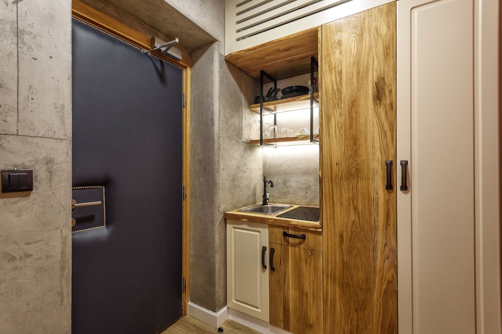 One Luxury Suites 33/72