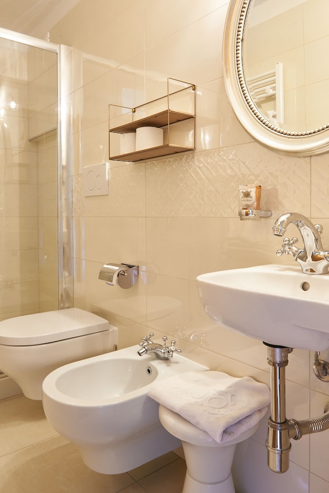 Room, Queen Bed, Garden Area، Villa Royal 5/5