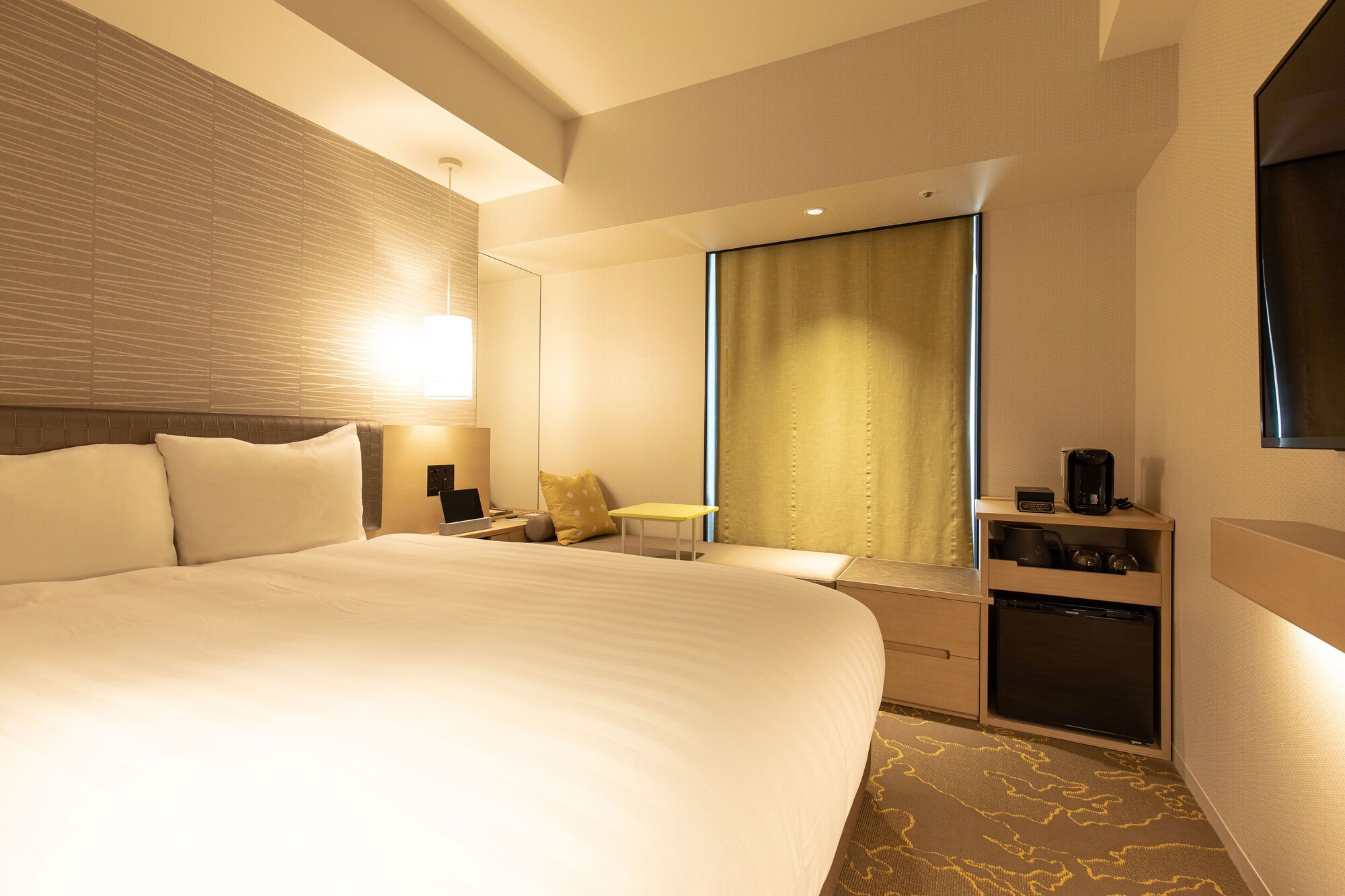 ROOM, DOUBLE BED