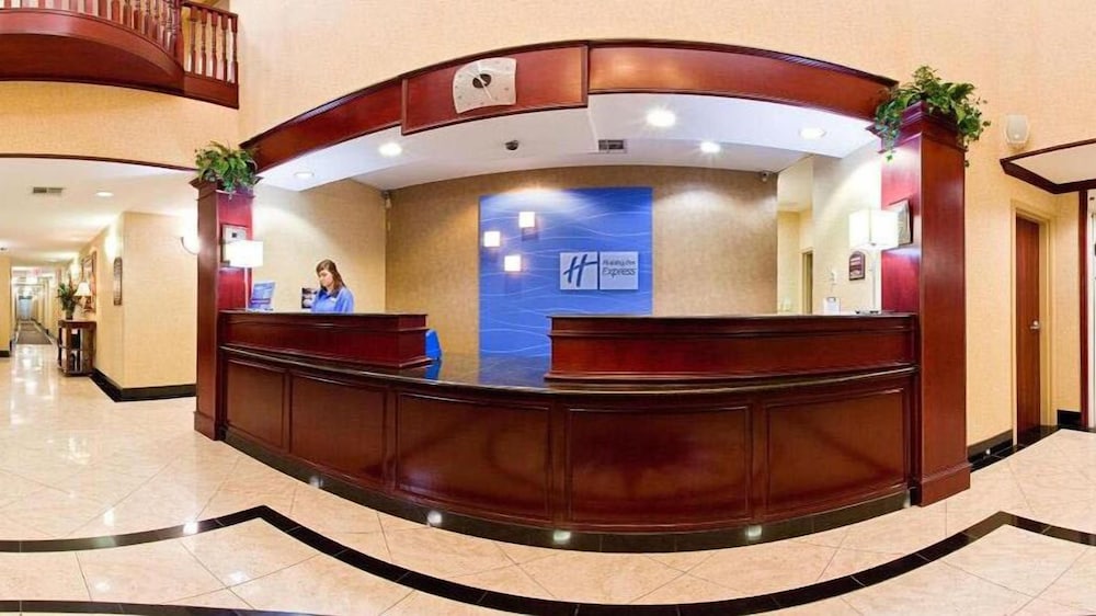 Holiday Inn Express Hotel Suites Gainesville 5/64