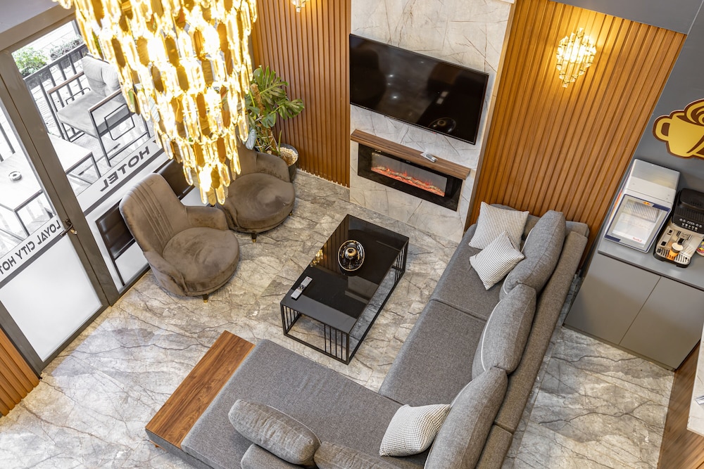 Loyal City Hotel 44/63