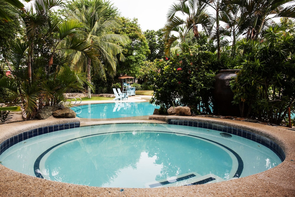 CEBU WHITE SANDS RESORT AND SPA 41/50