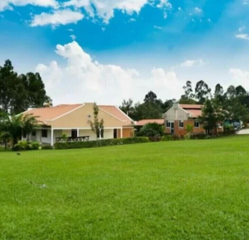 Wagga Resort Hotel 30/40